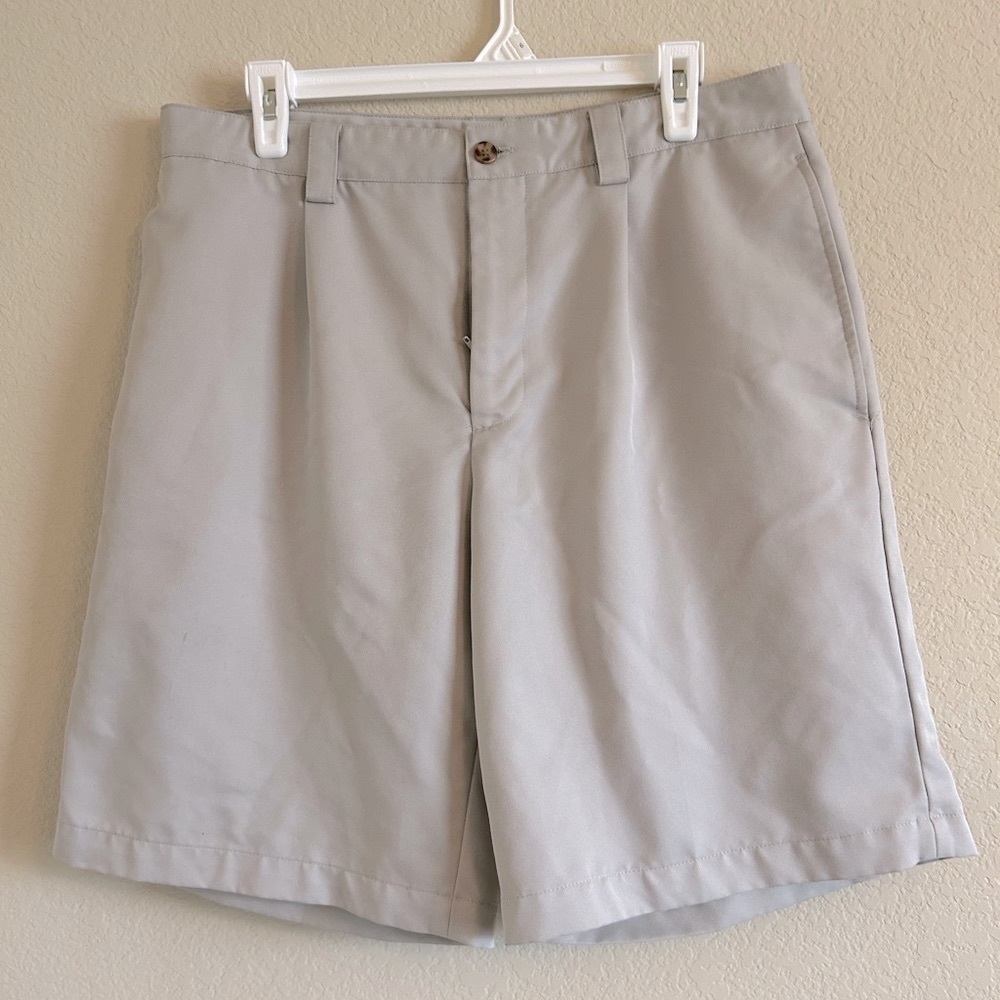 Vanheusen Khaki shorts - Picture 1 of 2